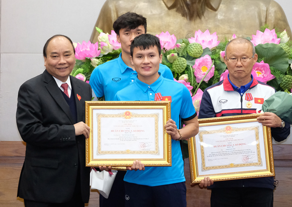 Thủ tướng đón U23: Chưa bao giờ tôi đợi lâu mà vui như thế Thủ tướng đón U23: Chưa bao giờ tôi đợi lâu mà vui như thế